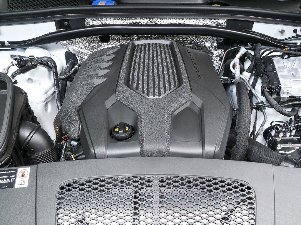 Certified 2026 Porsche Macan Turbo AWD/4WD image 34