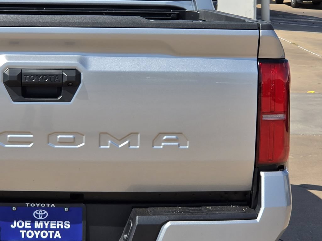 Used 2026 Toyota Tacoma SR5 AWD/4WD image 8