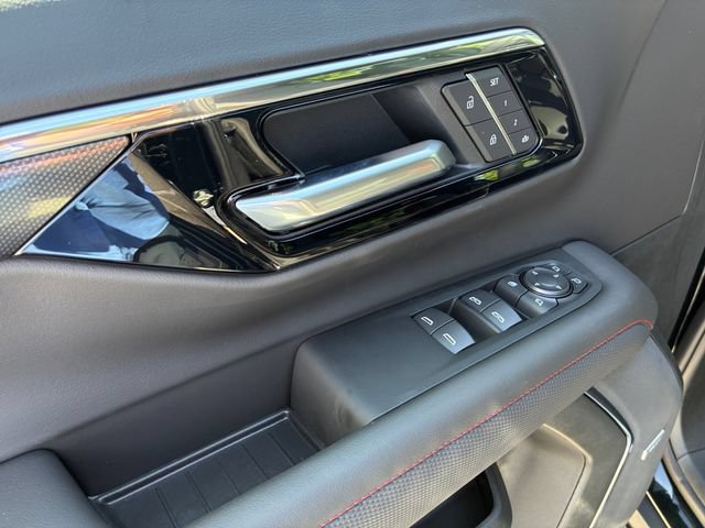 New 2026 Chevrolet Suburban RST w/ RST Capability Package AWD/4WD image 12