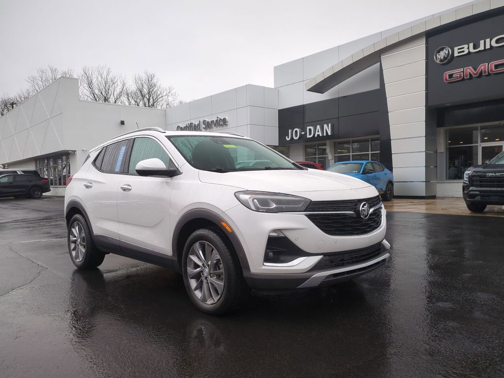 Certified 2022 Buick Encore GX Essence w/ Advanced Technology Package AWD/4WD image 3