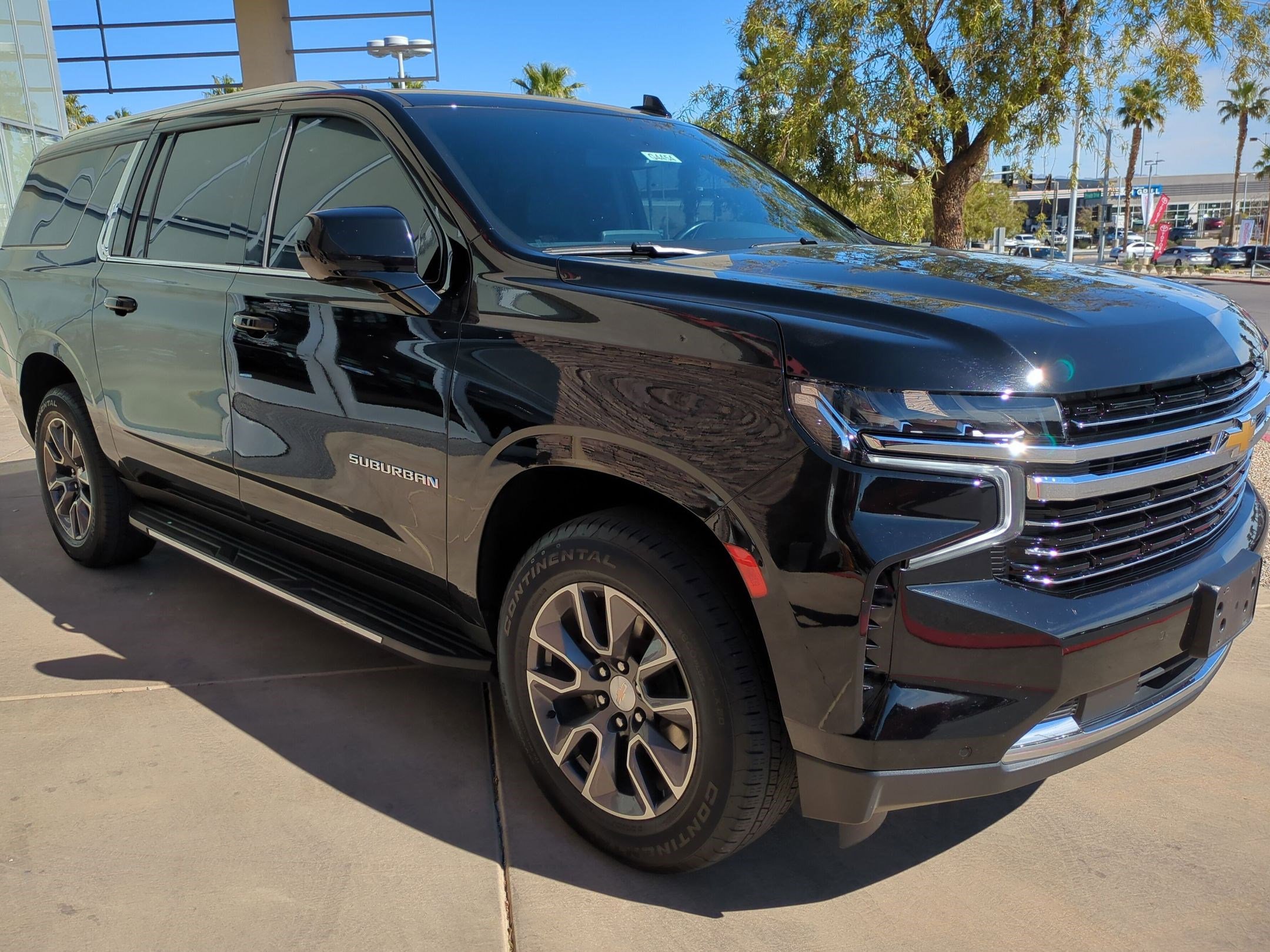 Used 2024 Chevrolet Suburban LT image 7