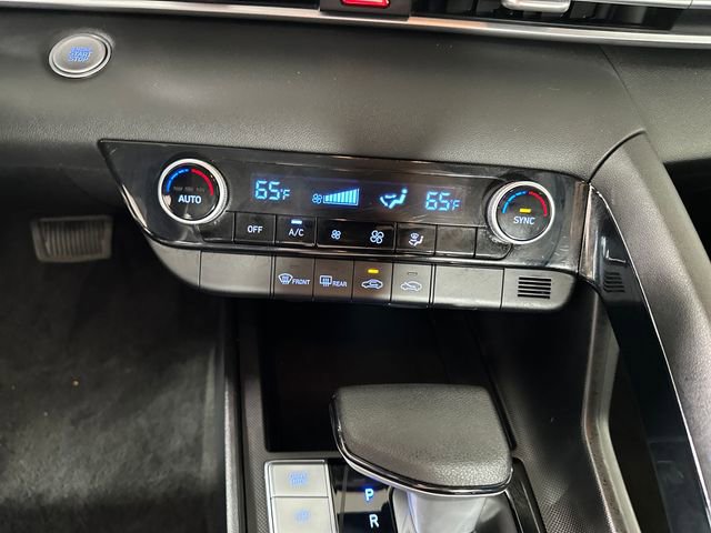 Used 2025 Hyundai Elantra Blue FWD image 23