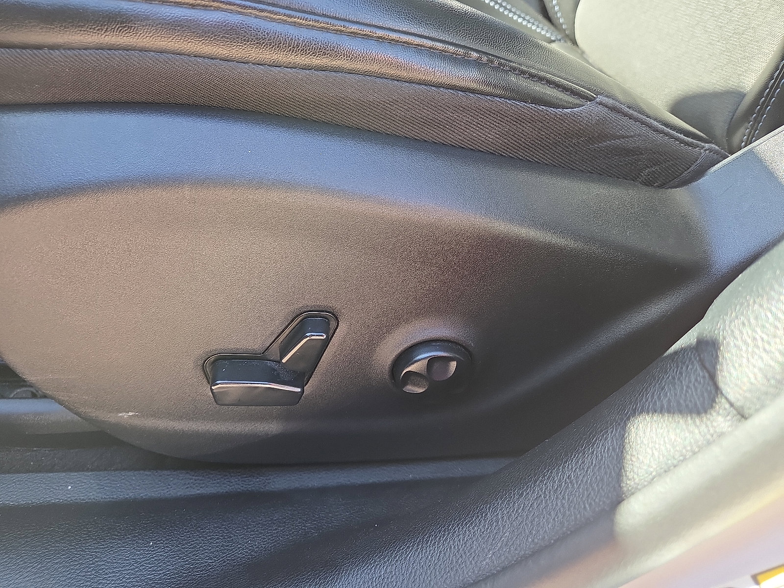 Used 2020 Jeep Cherokee Latitude Plus w/ Cold Weather Group image 13