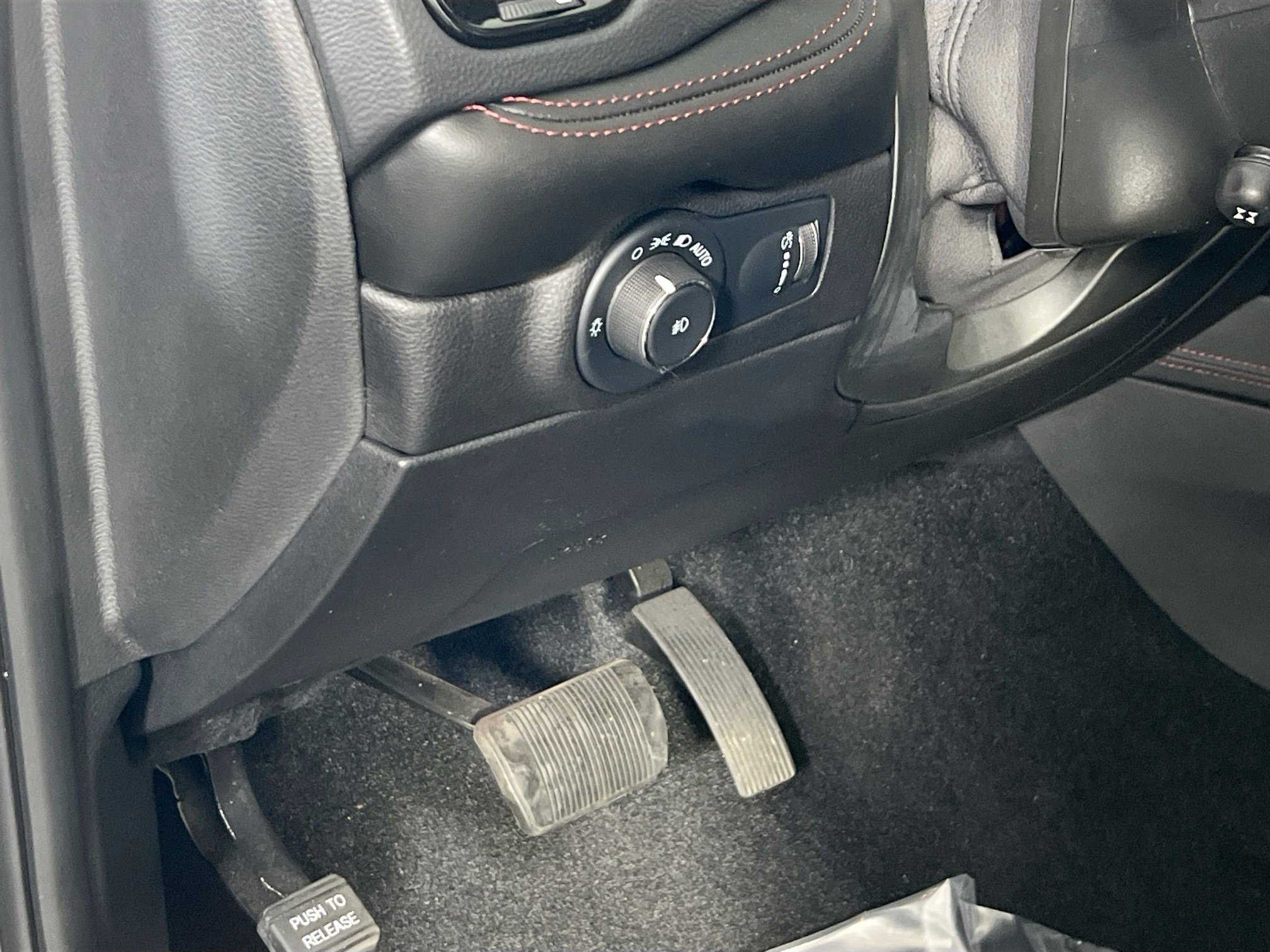 Used 2022 Dodge Durango R/T w/ Blacktop Package image 10