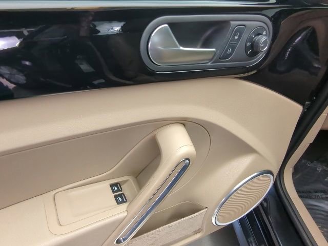 Used 2018 Volkswagen Beetle 2.0T SE FWD image 14
