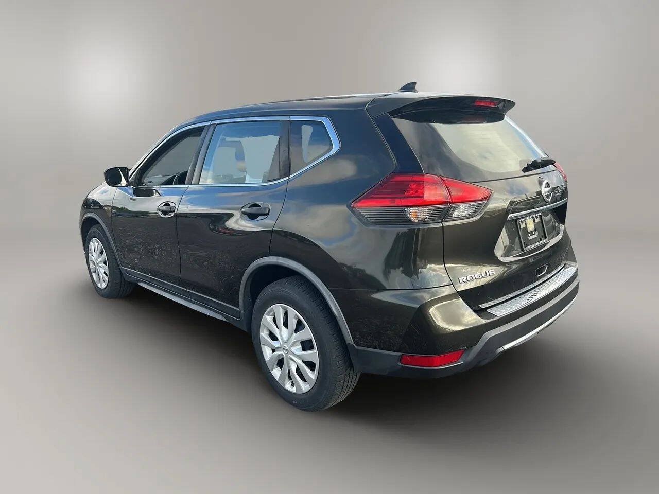 Used 2017 Nissan Rogue S FWD image 5
