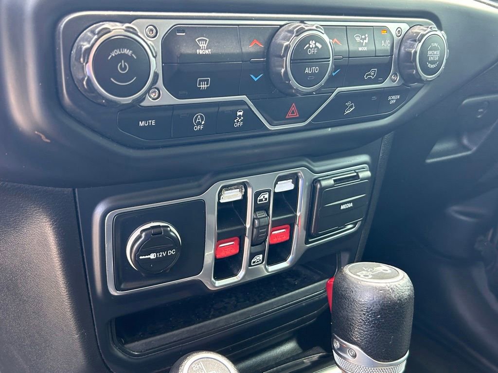 Used 2019 Jeep Wrangler Unlimited Sahara AWD/4WD image 33
