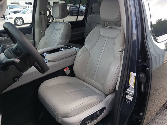 Used 2023 Jeep Wagoneer 4WD w/ Premium Group I image 38