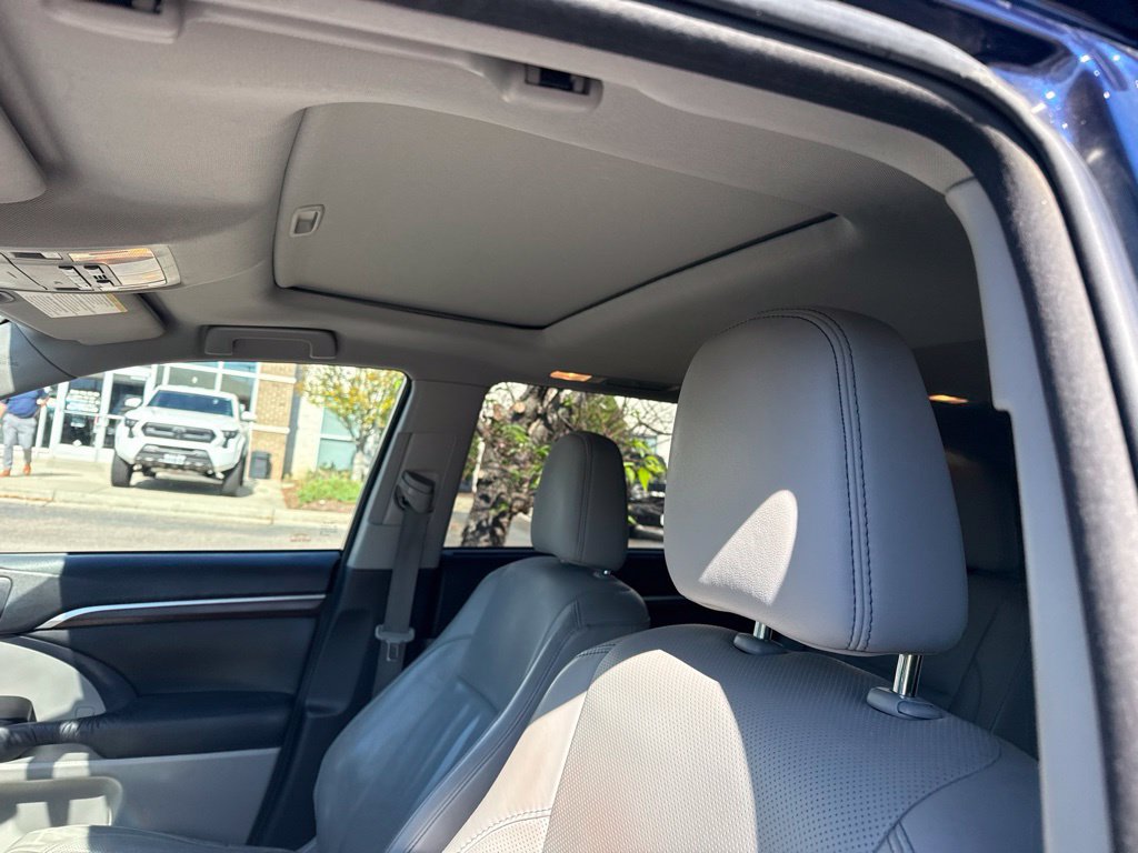 Used 2015 Toyota Highlander Limited AWD/4WD image 7