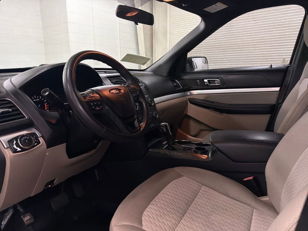 Certified 2019 Ford Explorer FWD image 6