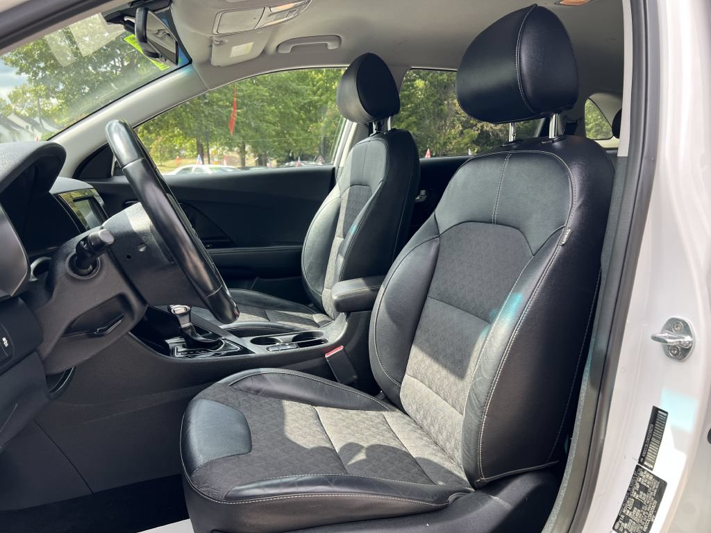 Used 2019 Kia Niro S Touring FWD image 9