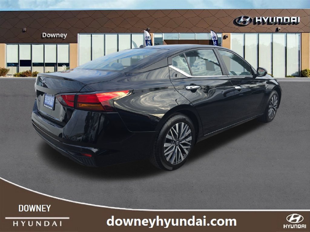Used 2025 Nissan Altima 2.5 SV FWD image 5