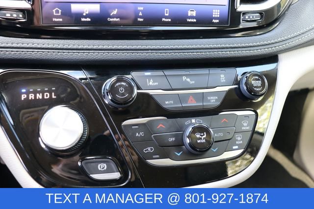 Used 2024 Chrysler Pacifica Select image 28