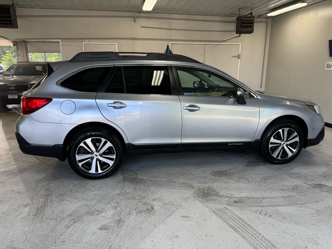 Used 2018 Subaru Outback 3.6R Limited AWD/4WD image 10