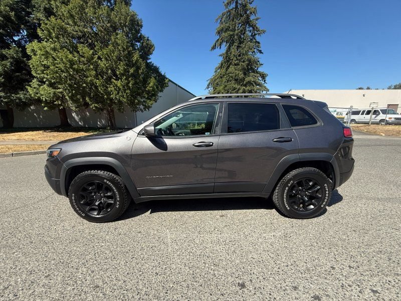Used 2019 Jeep Cherokee Trailhawk AWD/4WD image 10