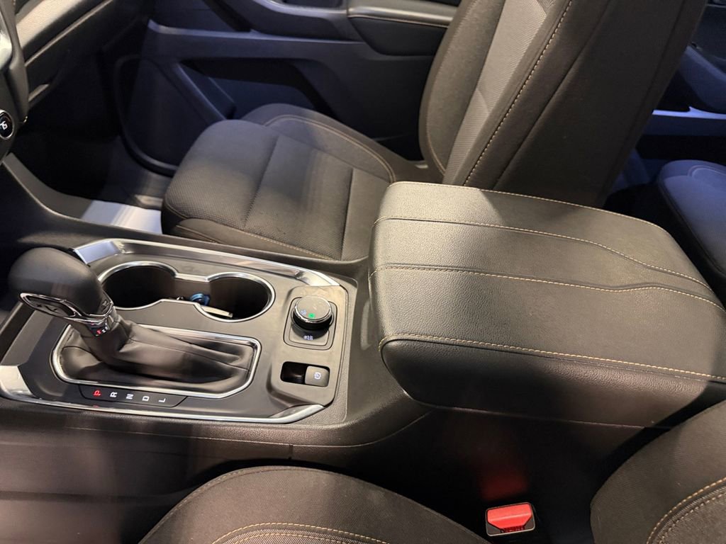 Used 2021 Chevrolet Traverse LT image 23