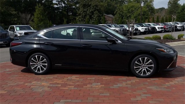 Used 2019 Lexus ES 300h w/ Premium Package image 3