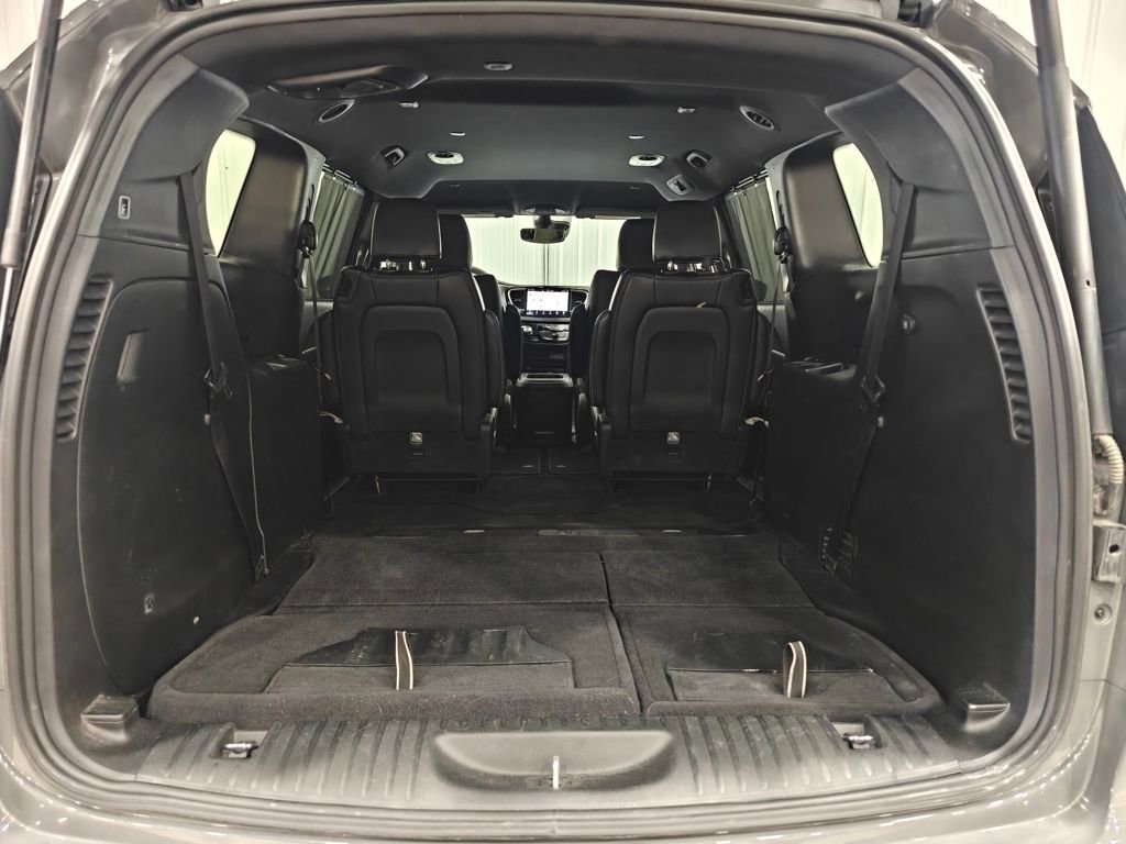 Used 2025 Chrysler Pacifica Select image 32