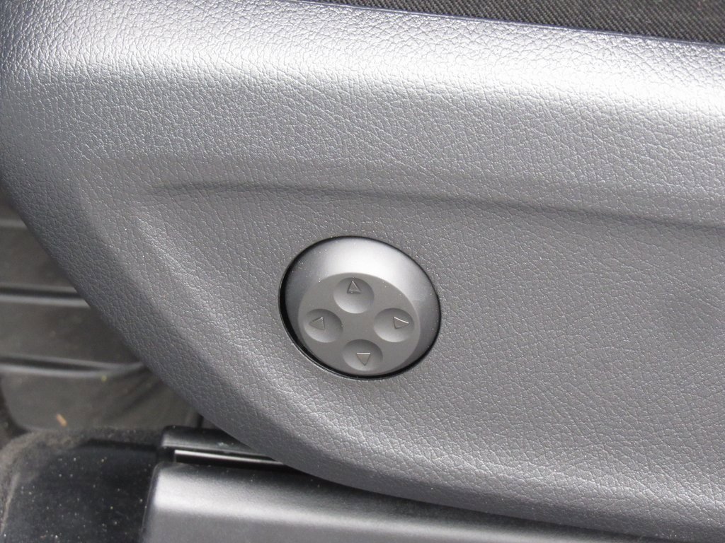 New 2025 Mercedes-Benz GLE 450e 4MATIC image 12