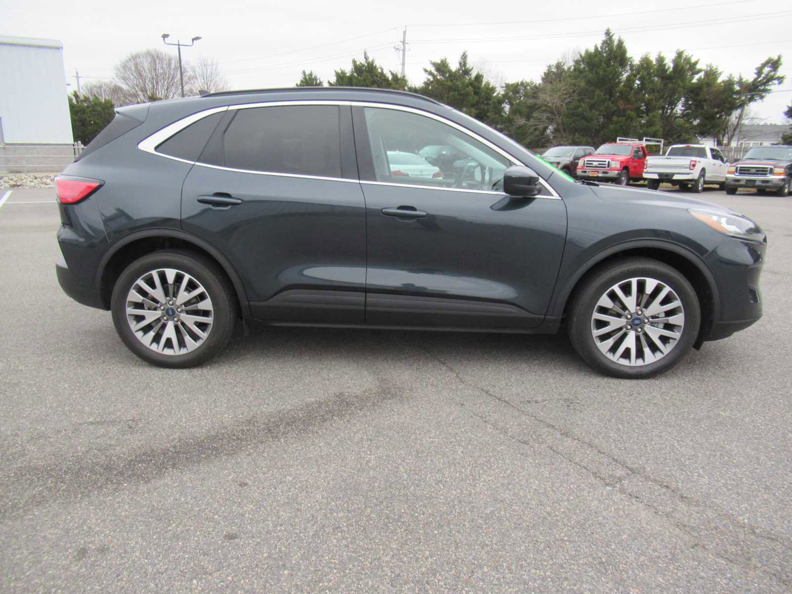 Used 2022 Ford Escape Titanium image 4