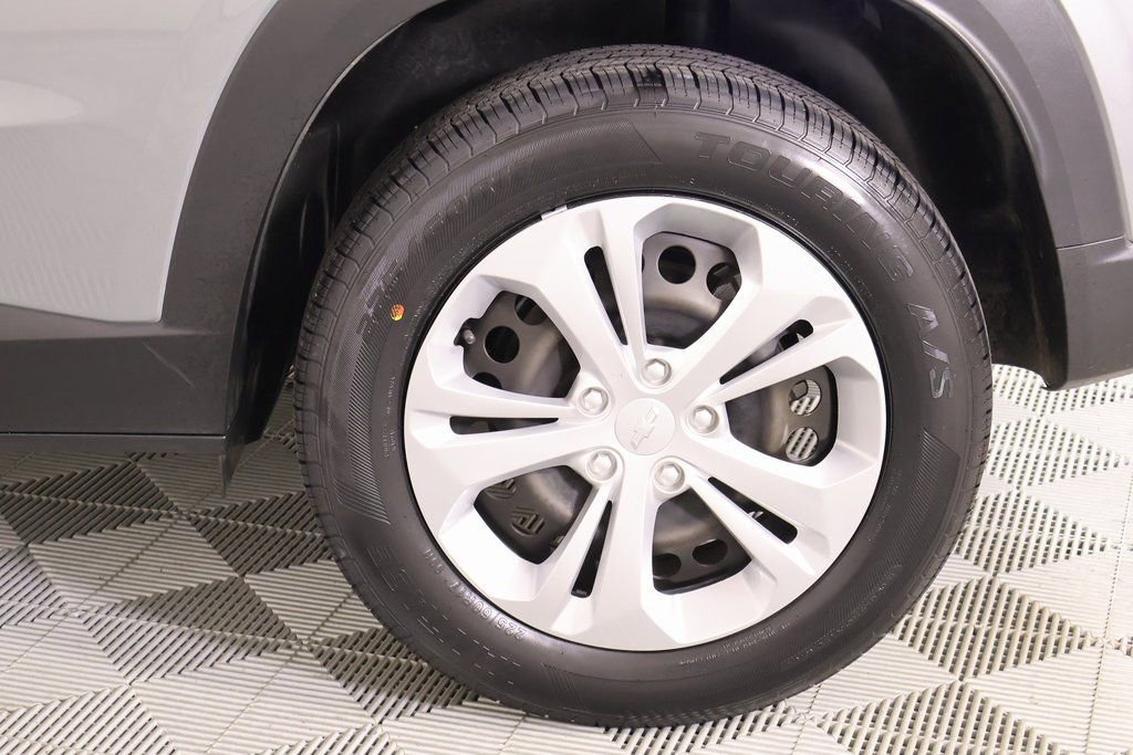 Used 2024 Chevrolet Trax LS w/ Driver Confidence Package image 17