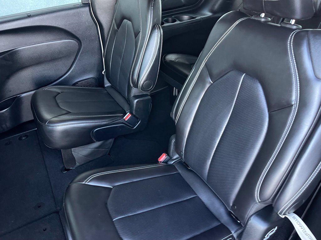 Used 2025 Chrysler Pacifica Select FWD image 12