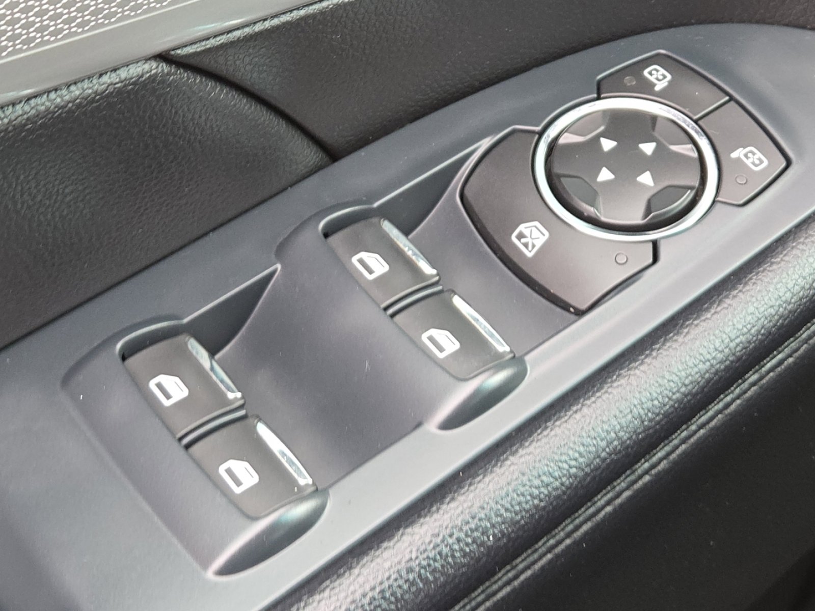 Used 2016 Ford Explorer XLT w/ Equipment Group 202A image 35