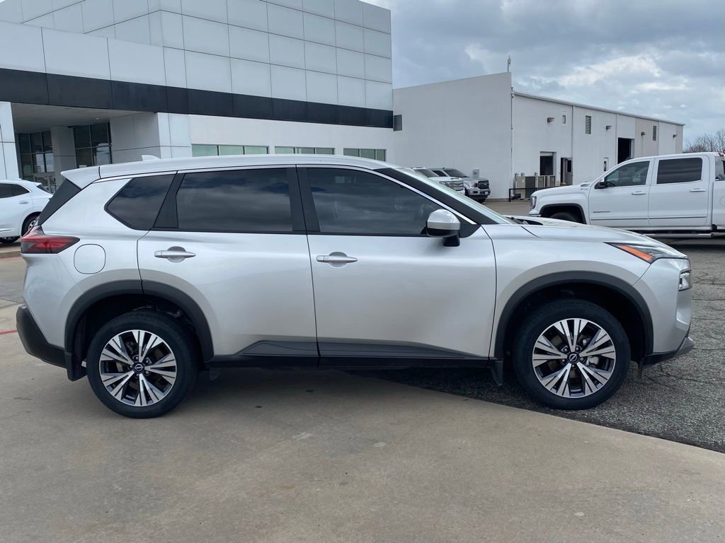 Used 2023 Nissan Rogue SV image 6