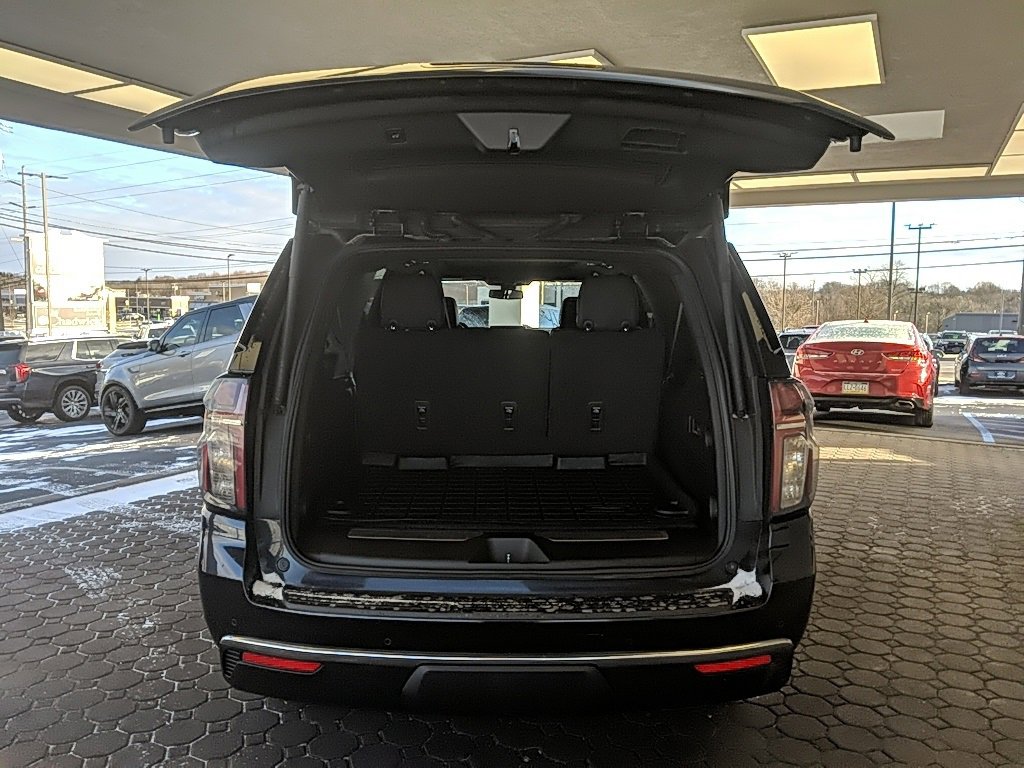 Used 2022 Chevrolet Suburban Z71 w/ Luxury Package image 7