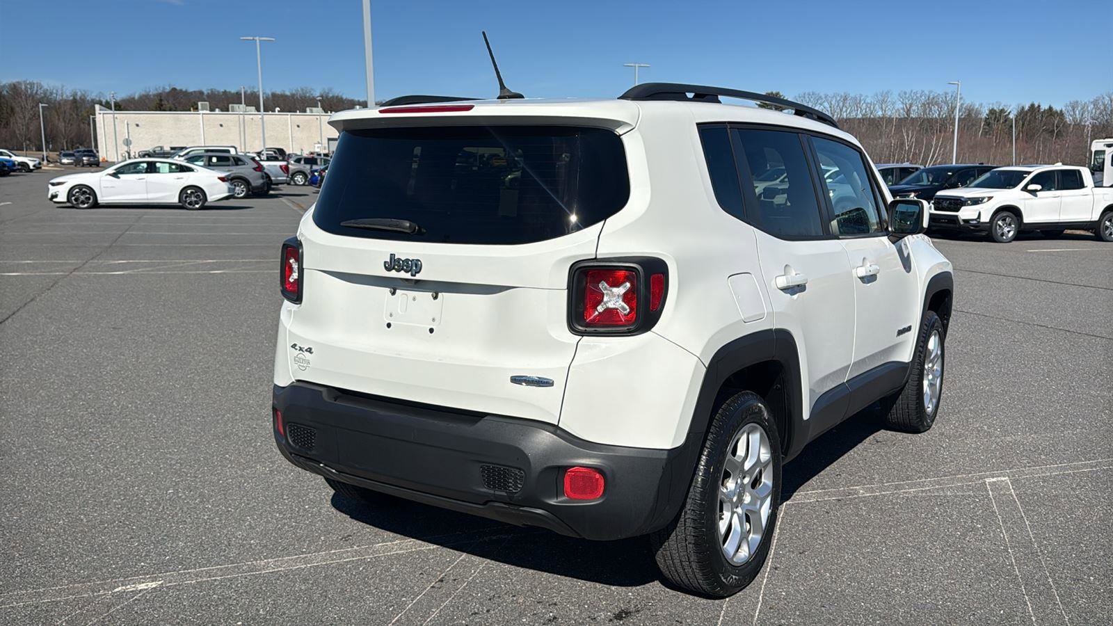 Used 2015 Jeep Renegade Latitude w/ Cold Weather Group image 7