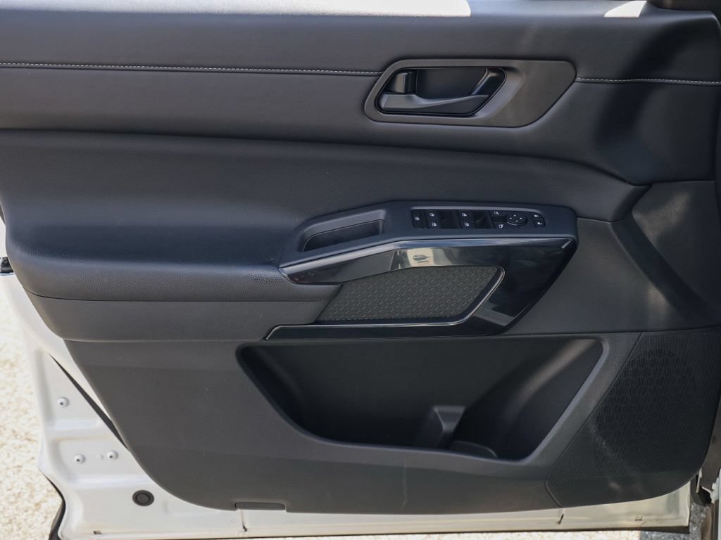 Used 2024 Nissan Pathfinder SV FWD image 22