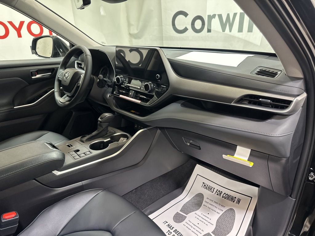 New 2026 Toyota Highlander XLE image 13