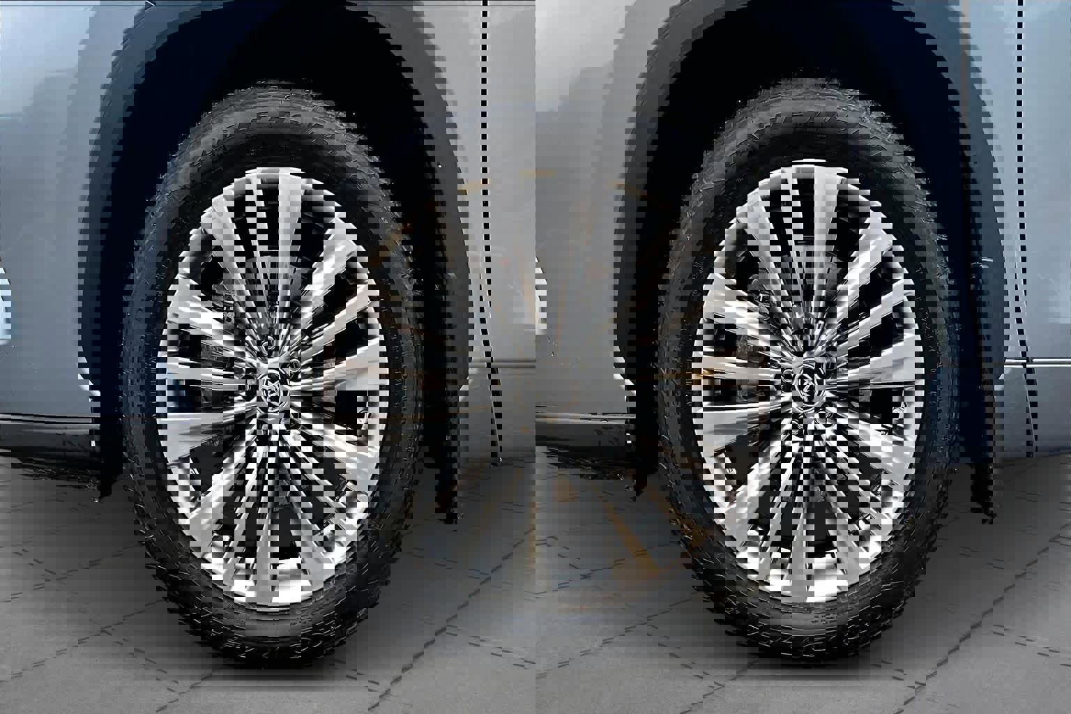 Used 2024 Toyota Highlander Platinum image 11