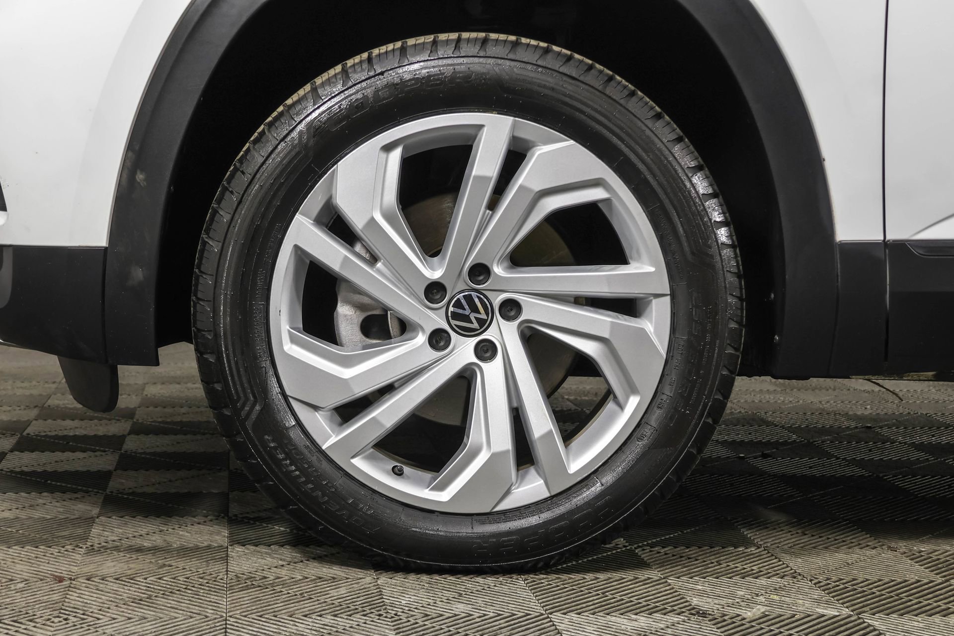 Used 2021 Volkswagen Atlas Cross Sport SEL image 20