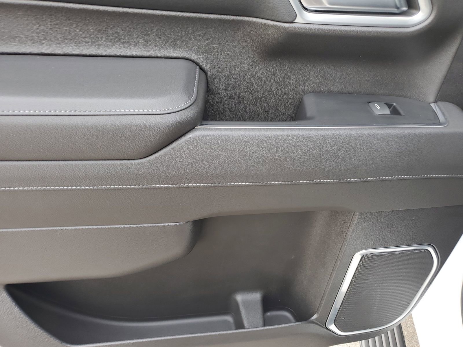 Used 2022 Chevrolet Silverado 1500 RST image 16