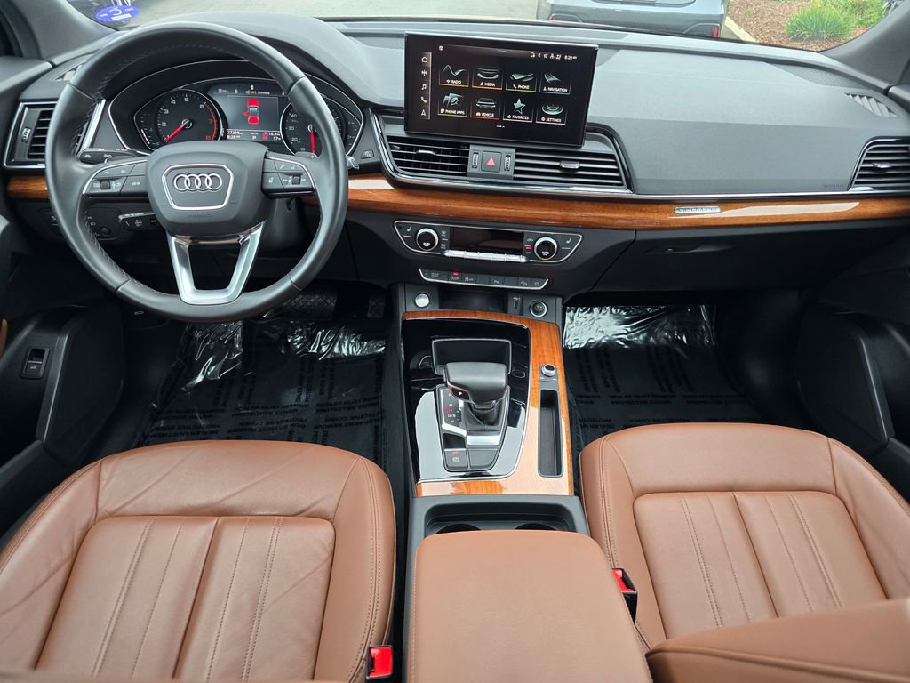Used 2023 Audi Q5 2.0T Premium w/ Convenience Package image 9