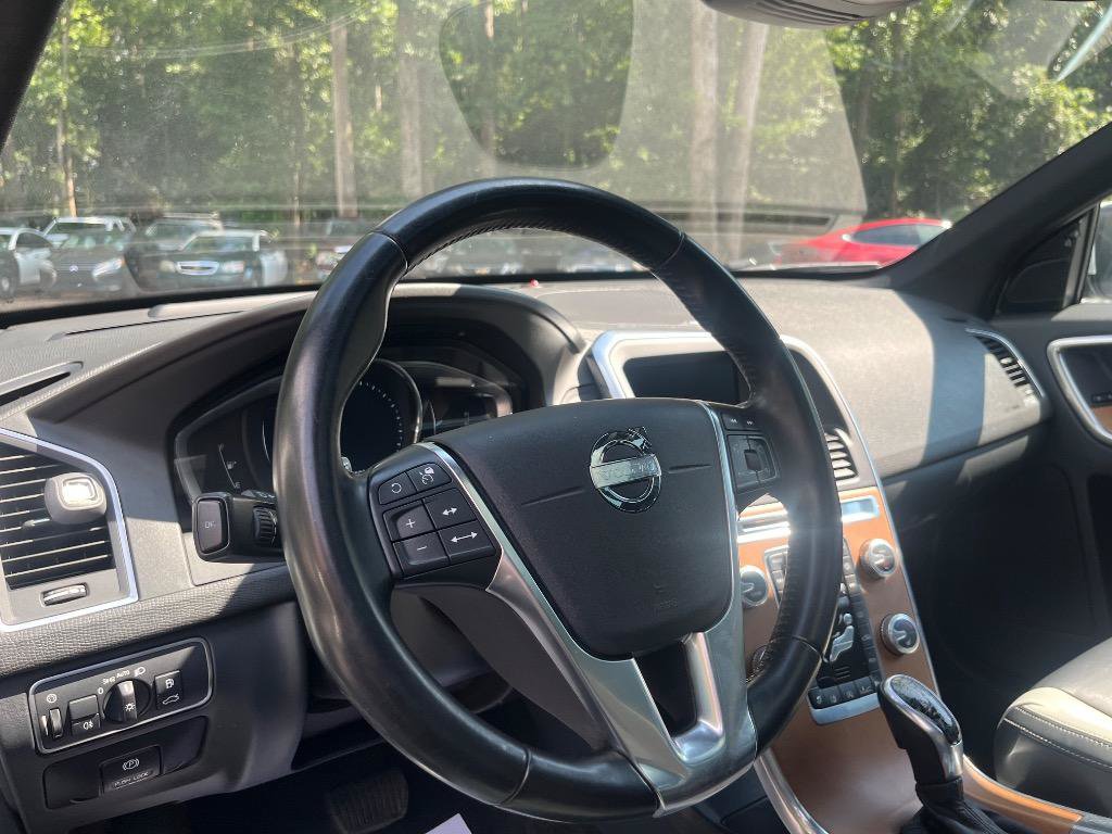 Used 2015 Volvo XC60 T6 Platinum FWD image 18