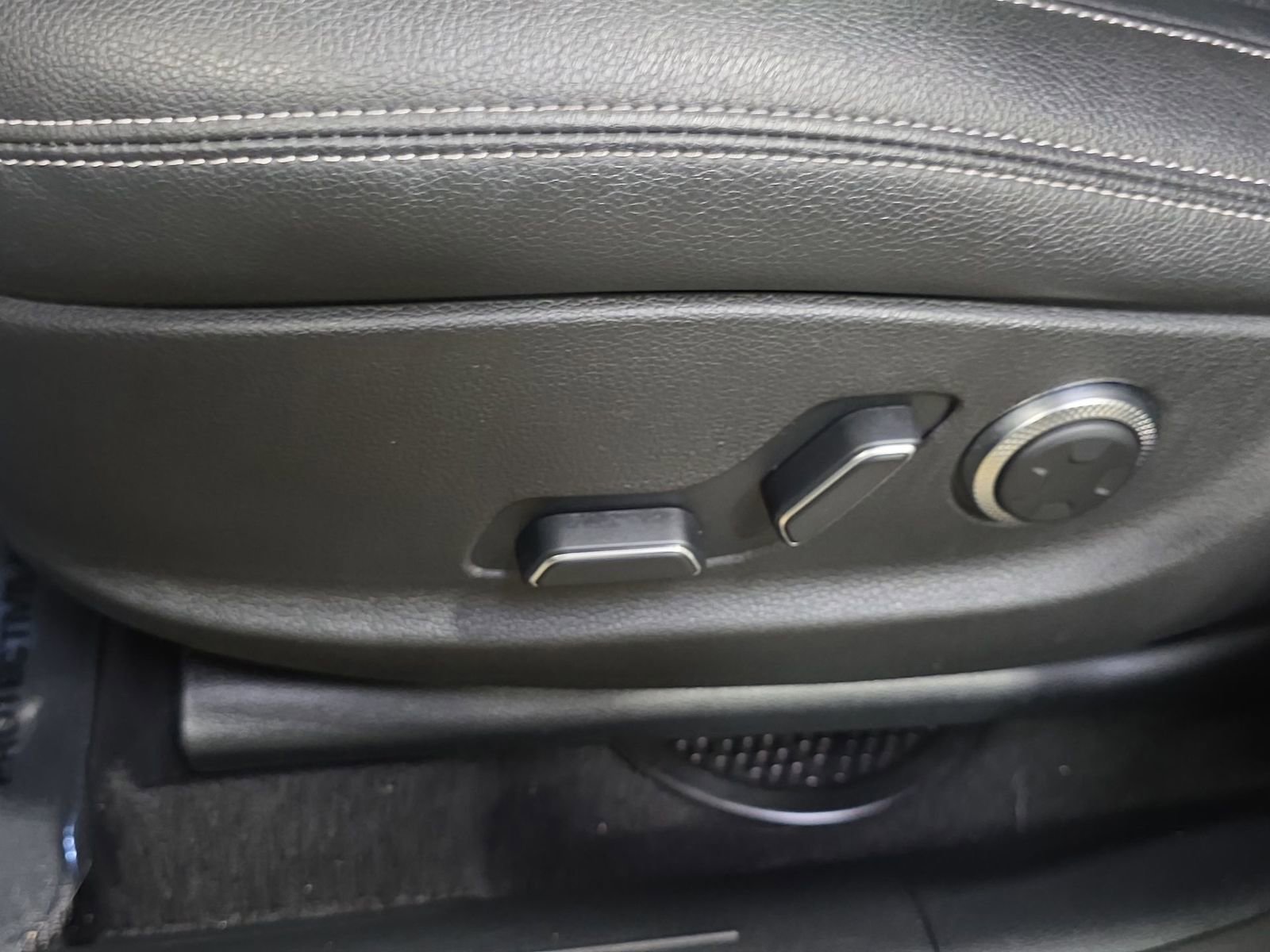 Used 2025 Genesis GV70 2.5T image 35