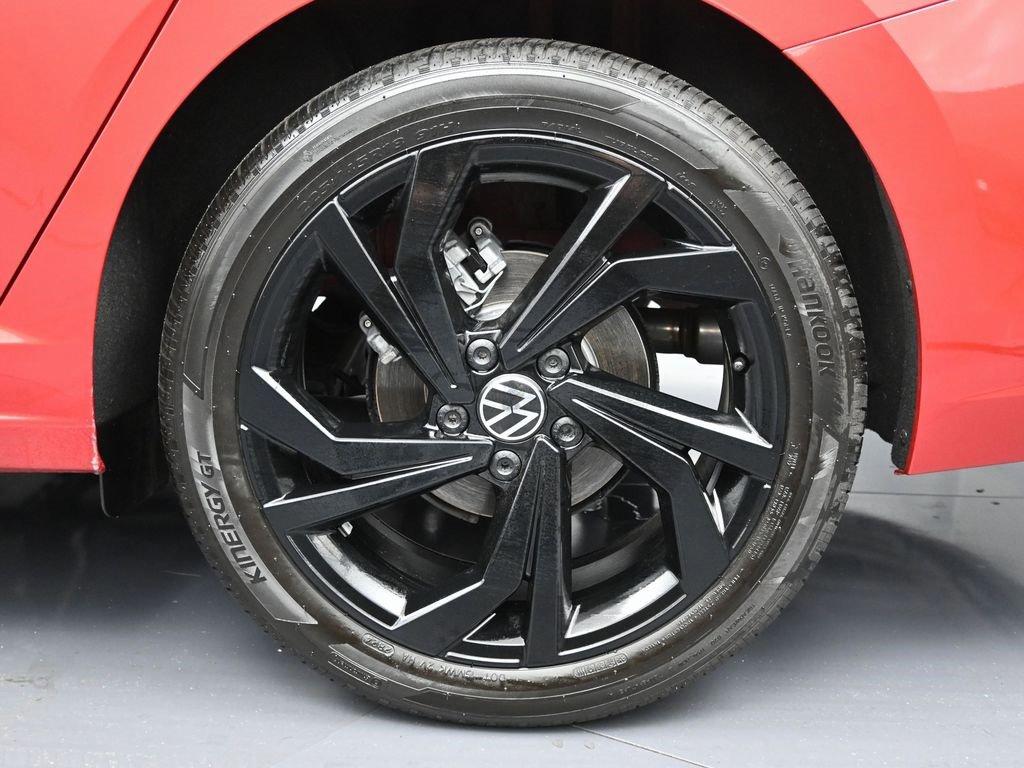 Used 2025 Volkswagen Jetta SE w/ Black Wheel Package image 10
