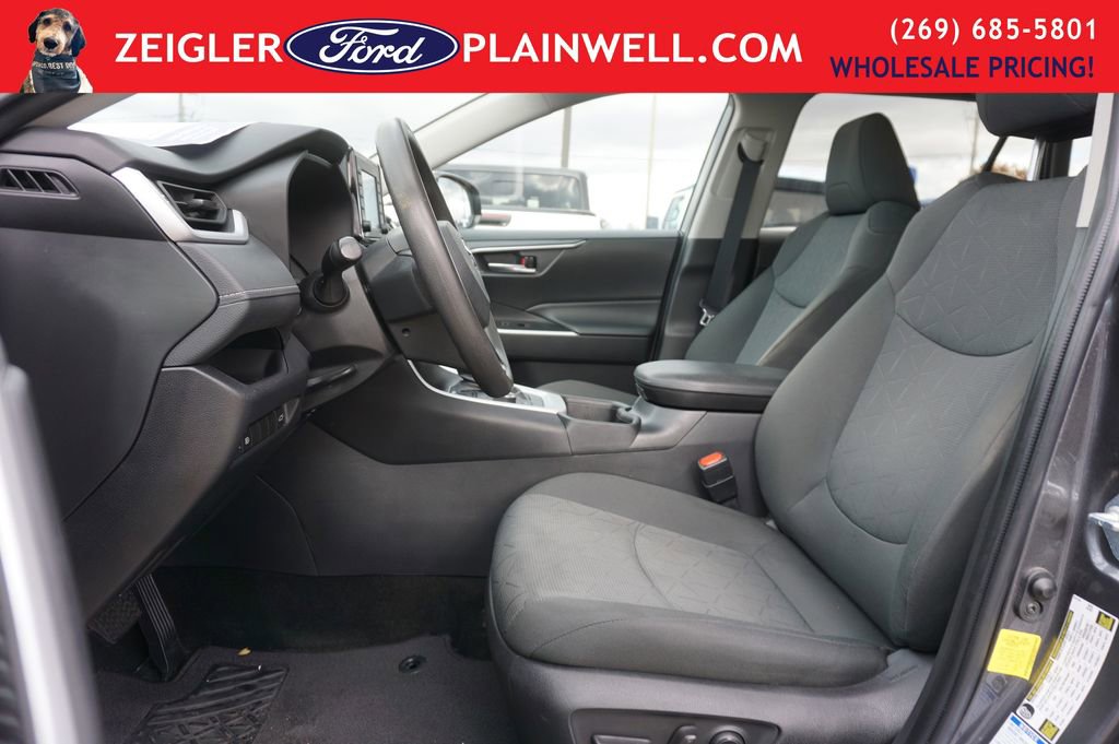 Used 2022 Toyota RAV4 XLE w/ Convenience Package image 17