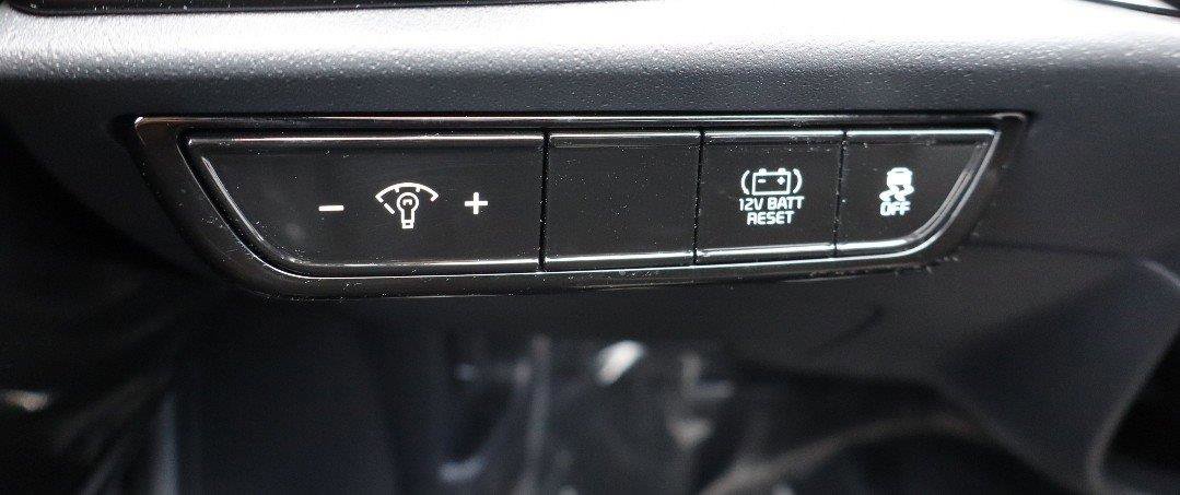 Certified 2025 Kia Niro EX image 15