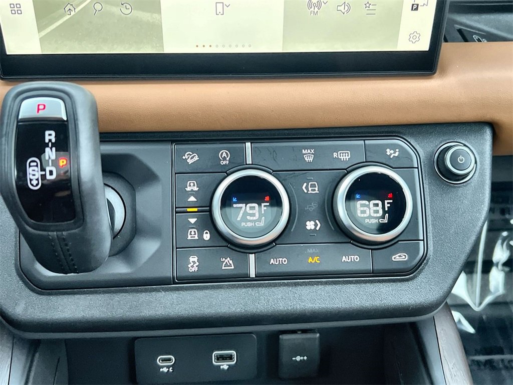 Used 2024 Land Rover Defender 130 X image 28