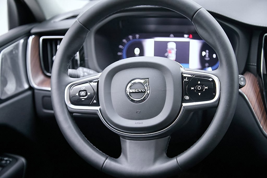 Certified 2023 Volvo XC60 B6 Ultimate w/ Protection Package Premier image 26