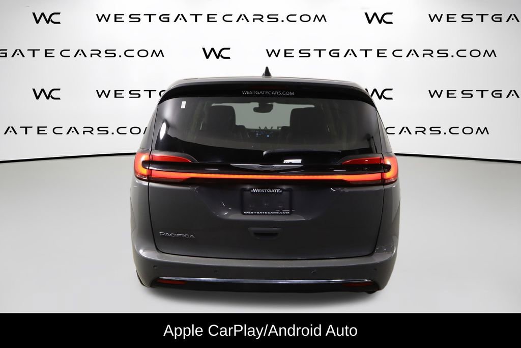 Used 2023 Chrysler Pacifica Touring-L image 4