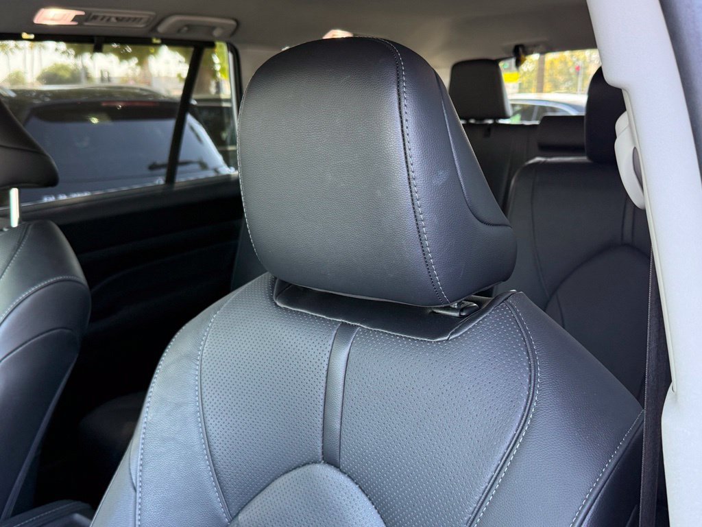 Used 2024 Toyota Grand Highlander AWD image 2