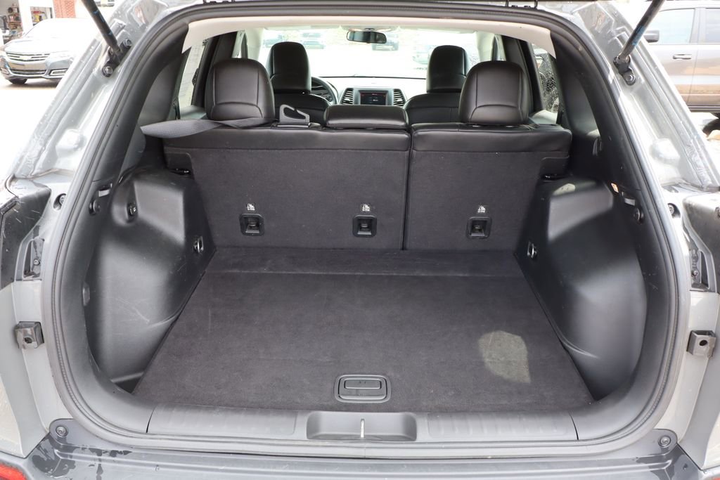 Used 2020 Jeep Cherokee Latitude Plus w/ Cold Weather Group AWD/4WD image 34