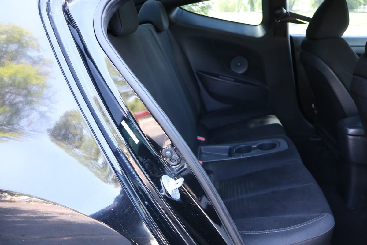 Used 2017 Hyundai Veloster FWD image 20