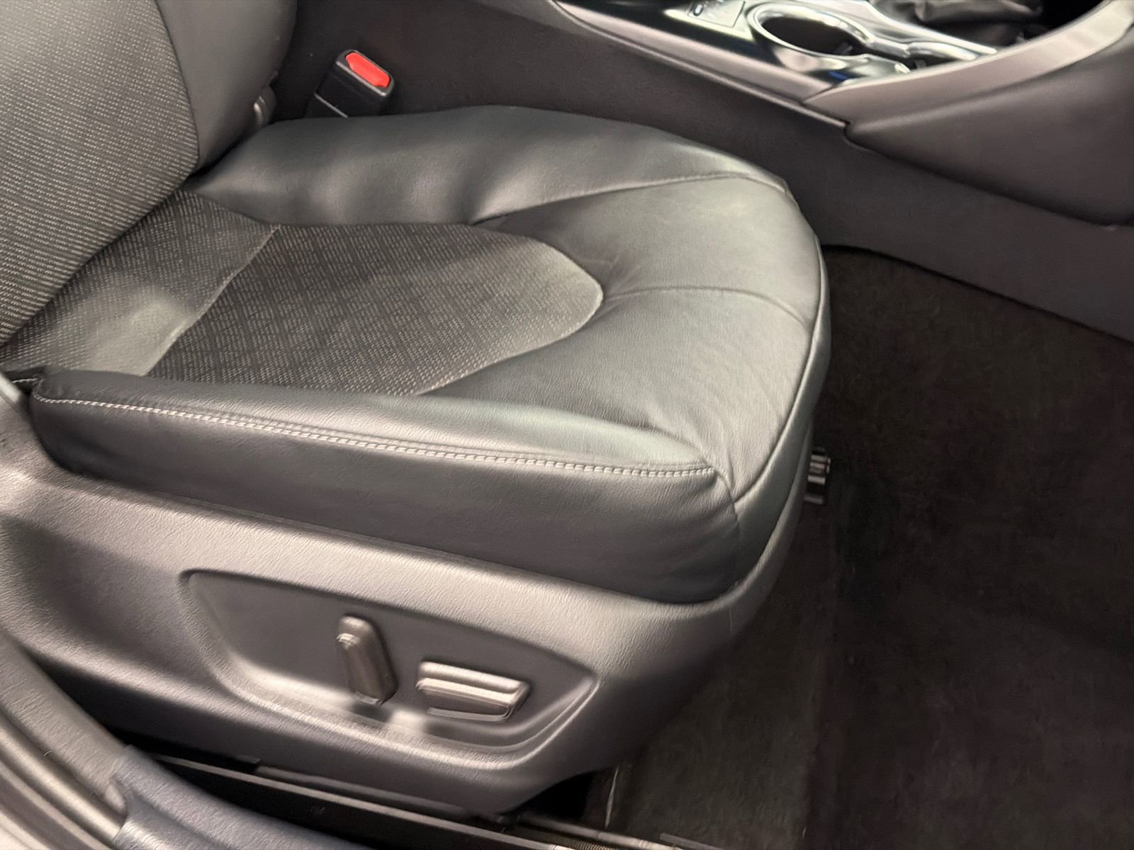 Used 2020 Toyota Camry XSE image 10