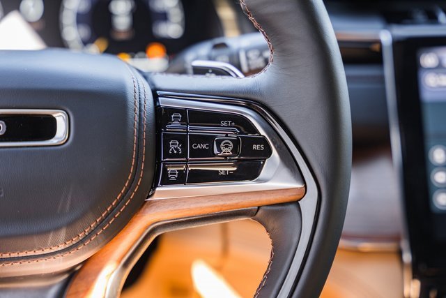 New 2025 Jeep Grand Cherokee Summit image 30