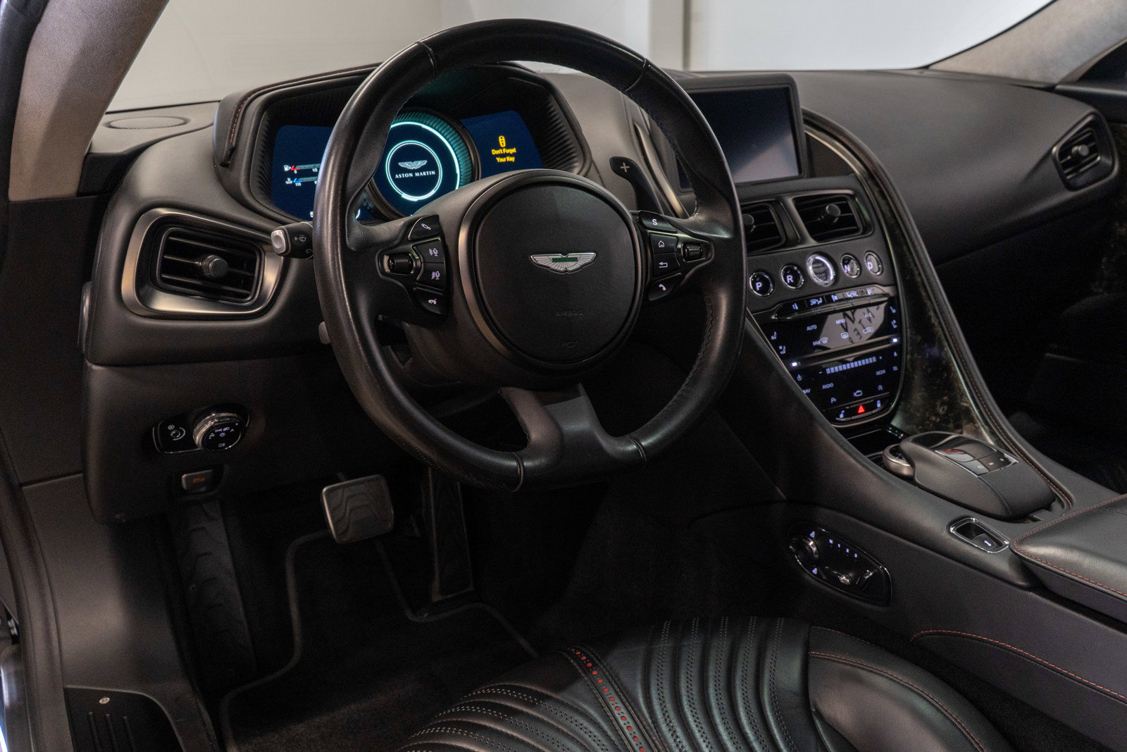 Used 2018 Aston Martin DB11 V12 RWD image 6